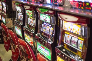 hatoribet link mobile app showing live casino tables and sportsbook markets